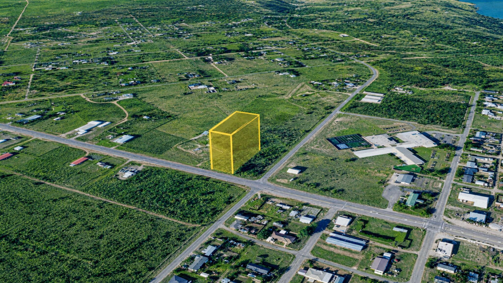 Big Lot. No HOA. Business Ready